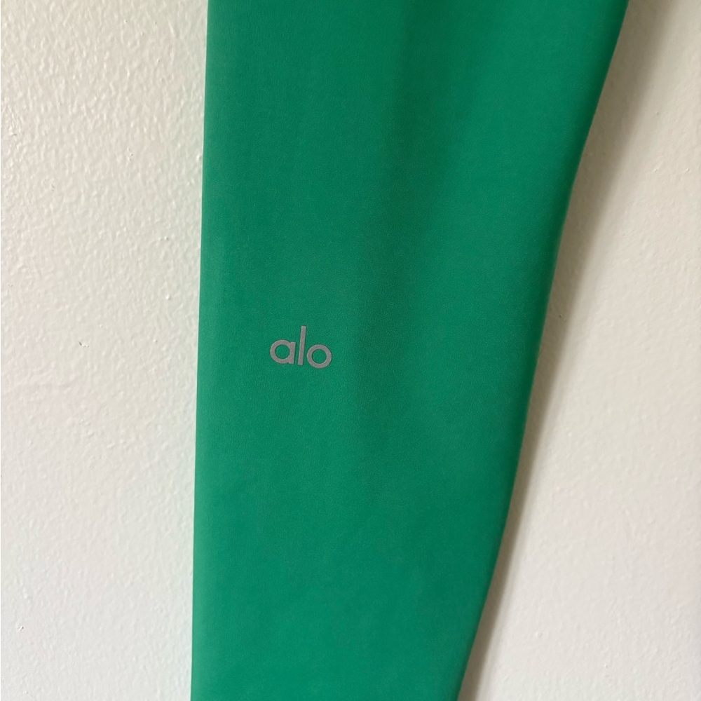 Alo Yoga 7/8 High Waist Airlift Legging in Lettuce Green Size Medium - Picture 9 of 12